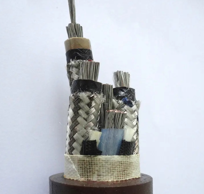 南方珠江科技電纜例舉下電線電纜的使用保護(hù)措施.jpg 南方珠江科技電纜例舉下電線電纜的使用保護(hù)措施.jpg